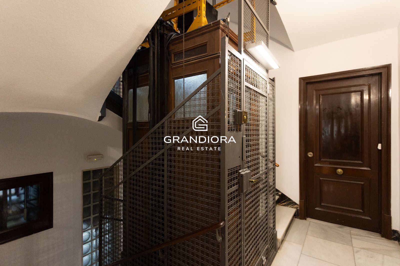 Piso amueblado de 4 habitaciones con acabados premium en la zona alta de Barcelona - Imagen 41