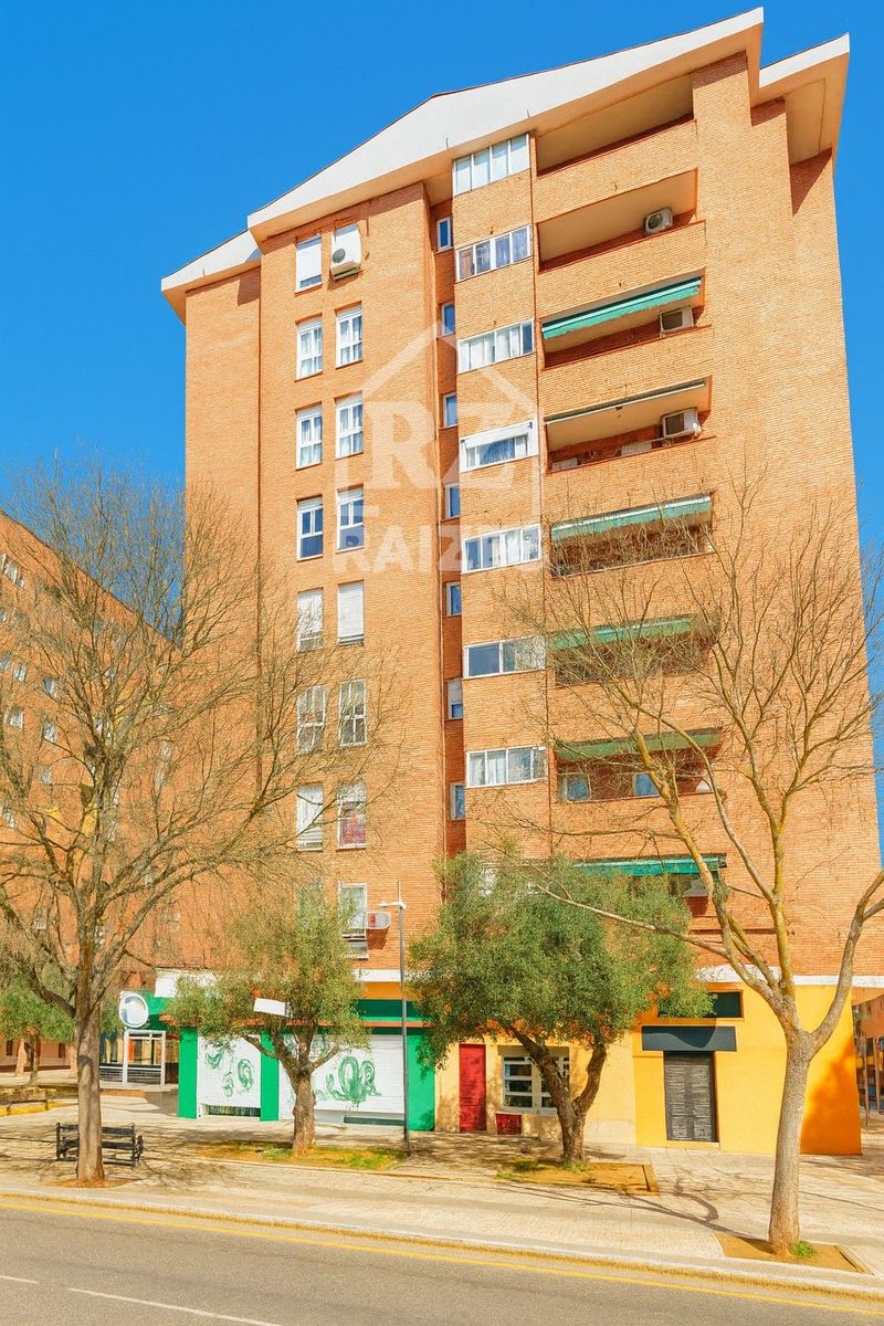 Local Comercial en venta Badajoz. Ref: 1037.  Raizes Inmobiliaria