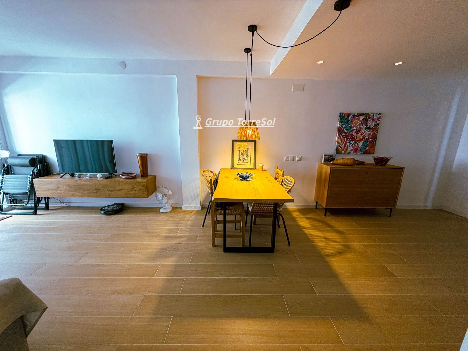 Salón - Piso reformado en Calafell con salida al mar