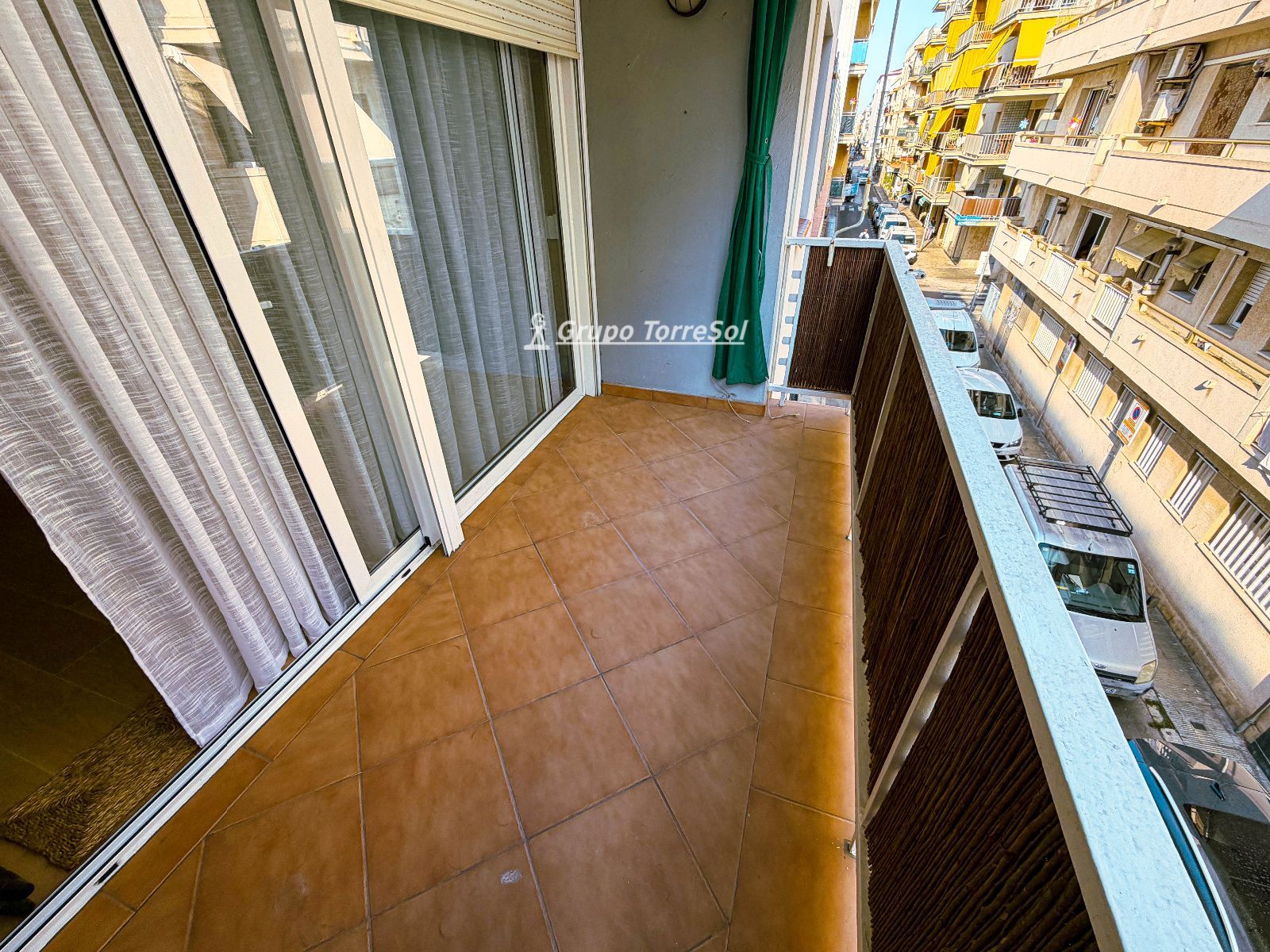 Terraza - Piso reformado en Calafell con salida al mar