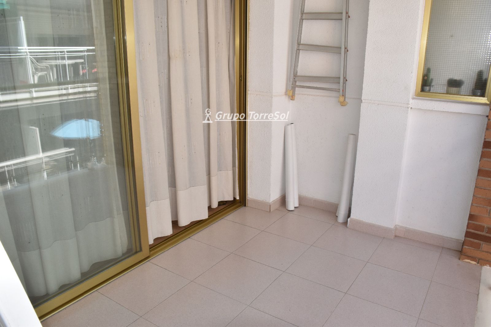 PISO CON PARKING ASCENSOR SEGUNDA LINEA EN CALAFELL