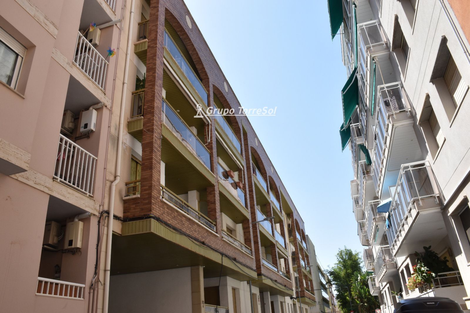 PISO CON PARKING ASCENSOR SEGUNDA LINEA EN CALAFELL