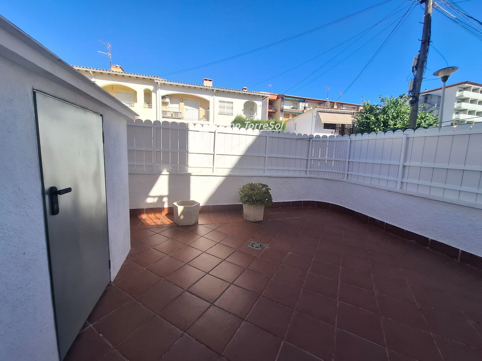 Planta baja con dos grandes terrazas y piscina a 350 metros del mar en Coma-ruga - Foto 24