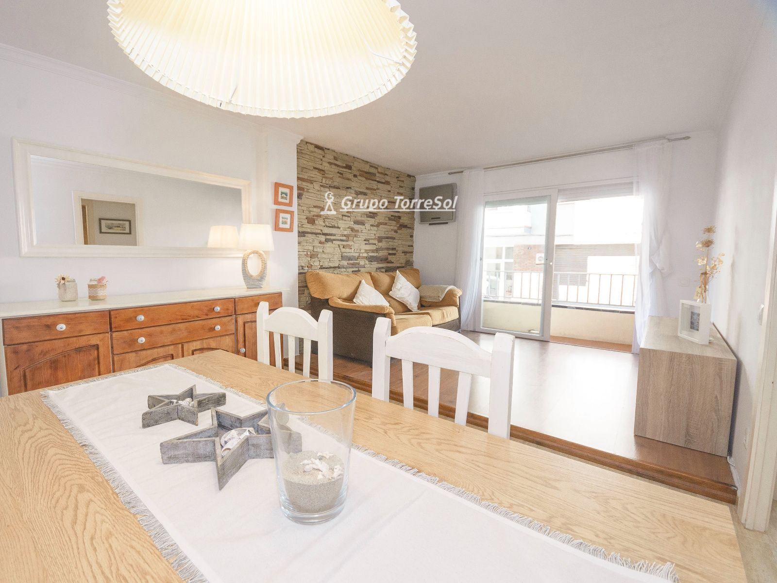 salon-comedor - PISO CENTRICO COMPLETAMENTE REFORMADO CERCA DEL MAR!