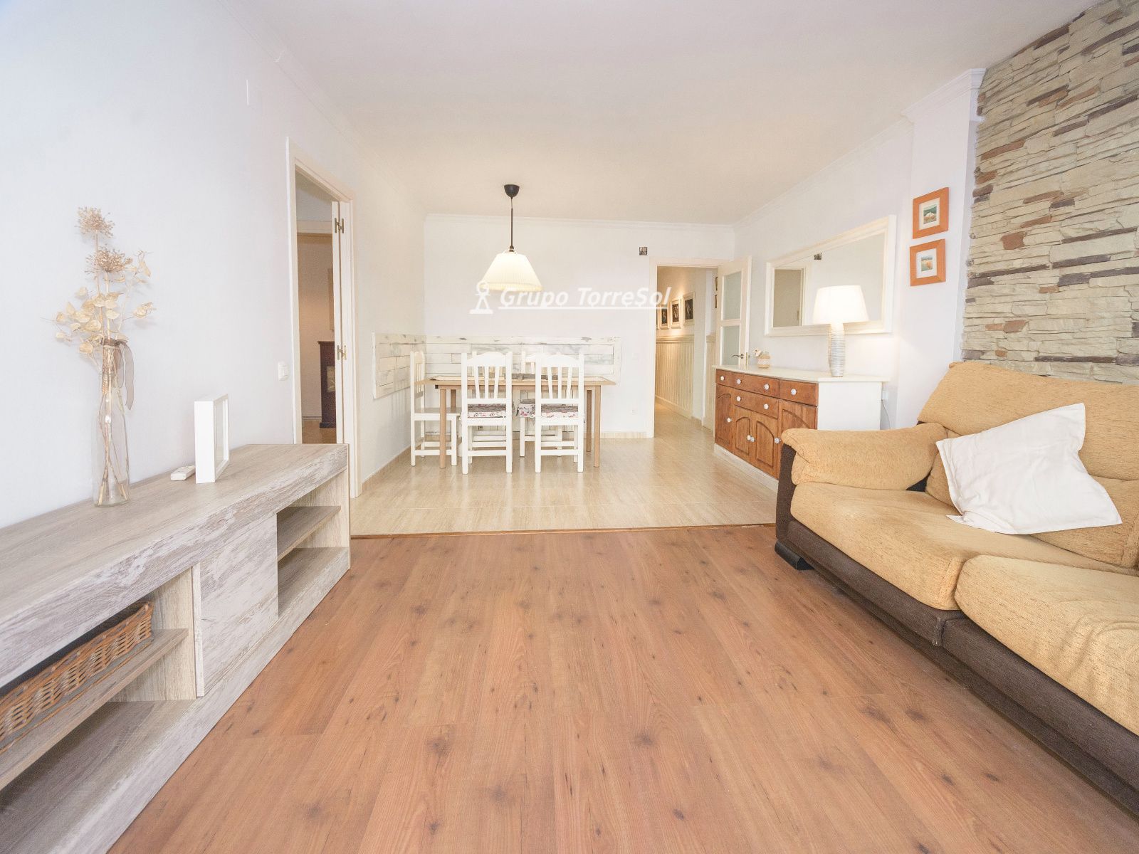 salon-comedor - PISO CENTRICO COMPLETAMENTE REFORMADO CERCA DEL MAR!