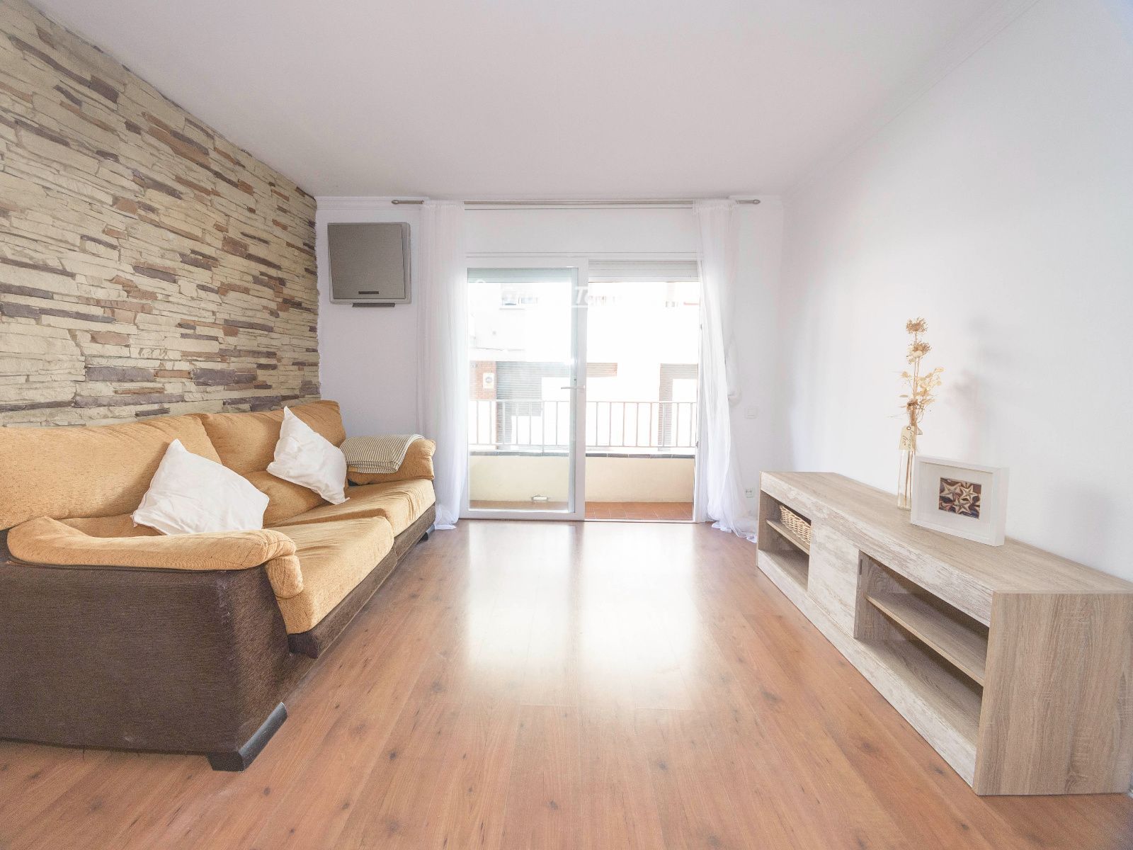 salon-comedor - PISO CENTRICO COMPLETAMENTE REFORMADO CERCA DEL MAR!