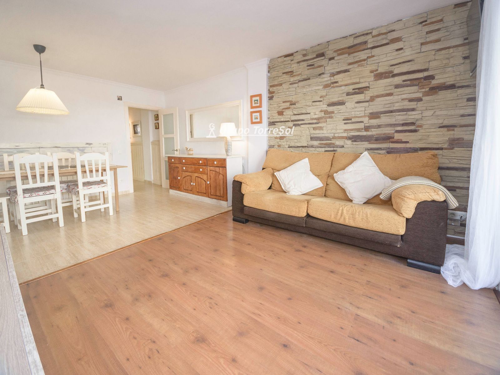 salon-comedeor - PISO CENTRICO COMPLETAMENTE REFORMADO CERCA DEL MAR!