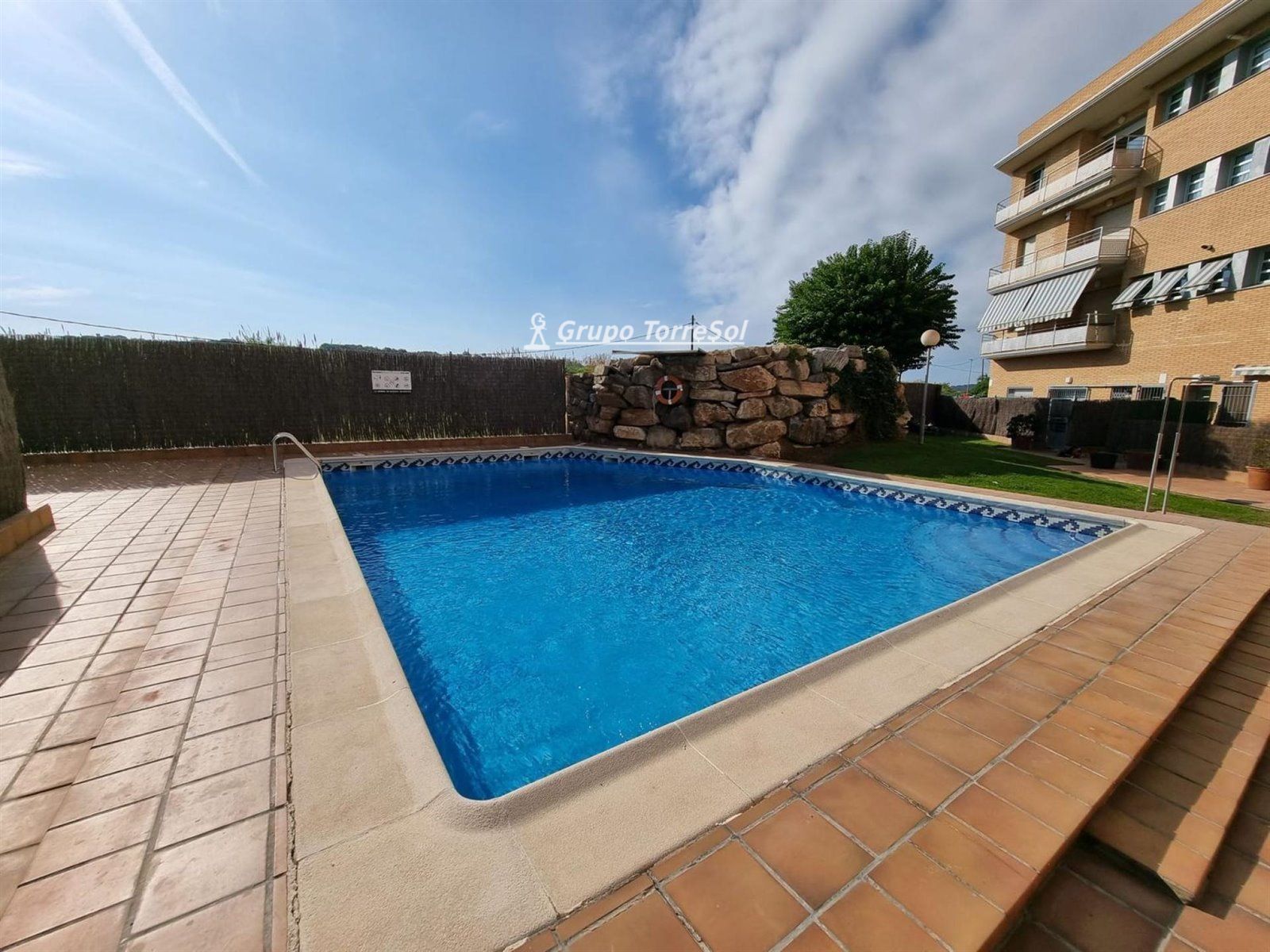 Planta Baja con parking y piscina
