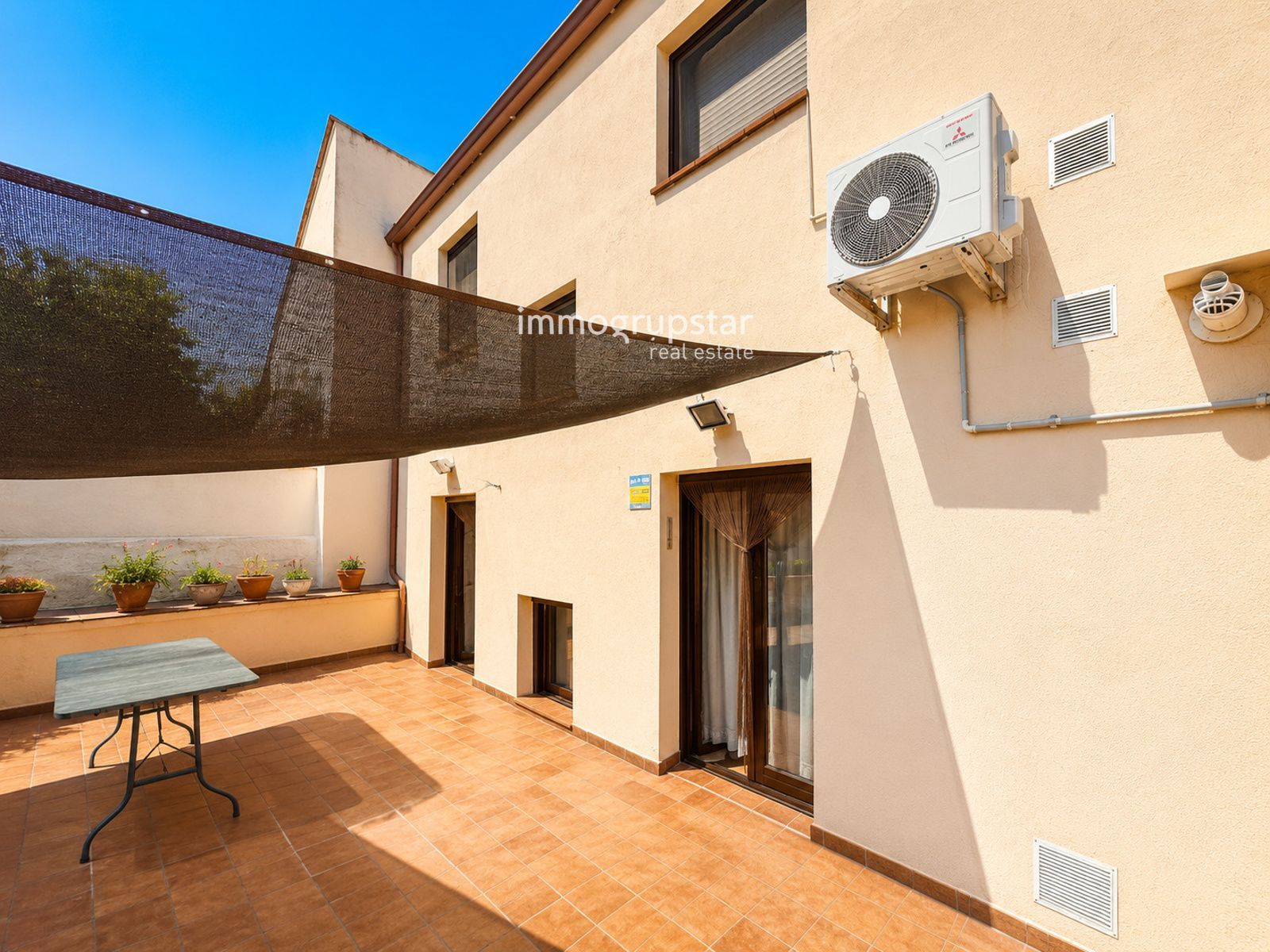 ¡Vive e invierte en el corazón de Palamós! Chalet pareado con local multifuncional a 5 minutos de la playa - Foto 53