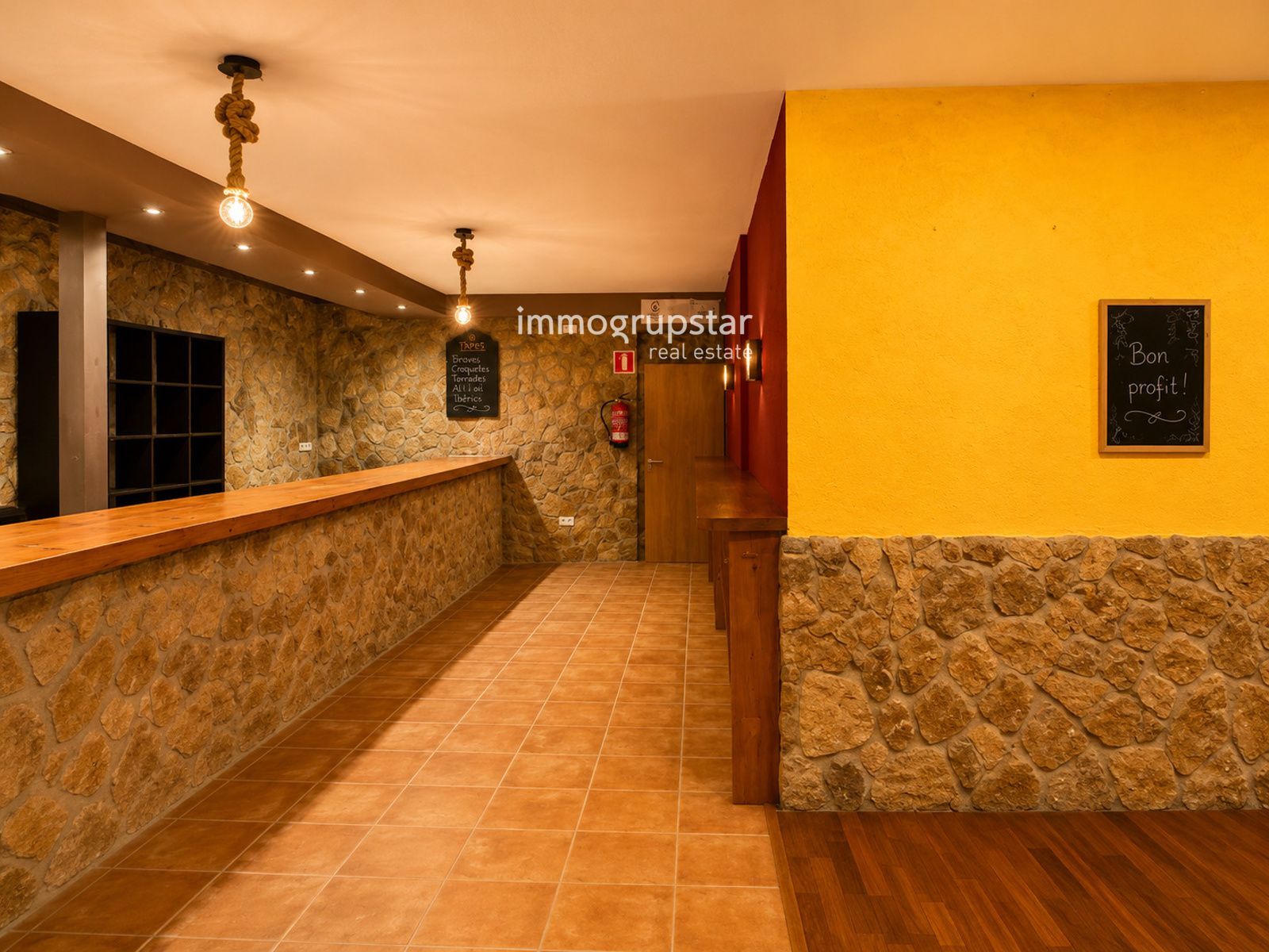 ¡Vive e invierte en el corazón de Palamós! Chalet pareado con local multifuncional a 5 minutos de la playa - Foto 47