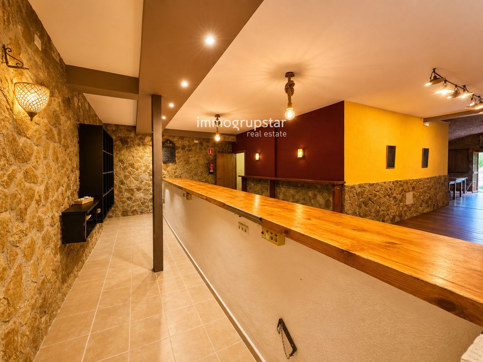 ¡Vive e invierte en el corazón de Palamós! Chalet pareado con local multifuncional a 5 minutos de la playa - Foto 49