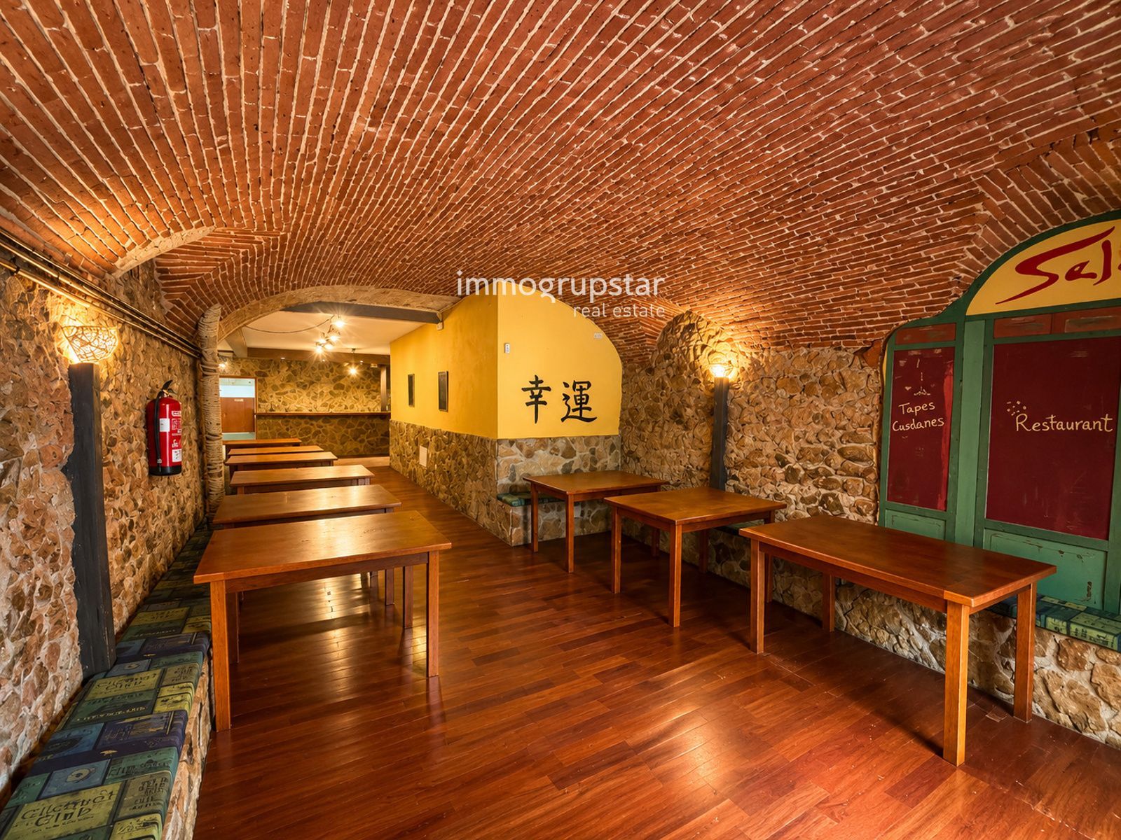 ¡Vive e invierte en el corazón de Palamós! Chalet pareado con local multifuncional a 5 minutos de la playa - Foto 44