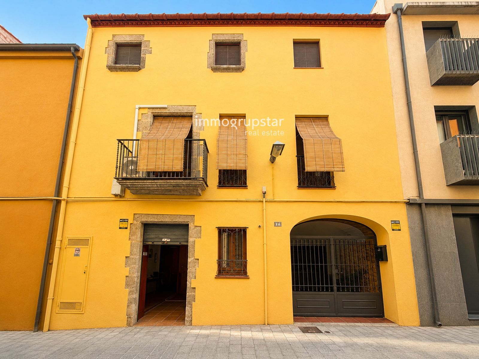 ¡Vive e invierte en el corazón de Palamós! Chalet pareado con local multifuncional a 5 minutos de la playa - Foto 41