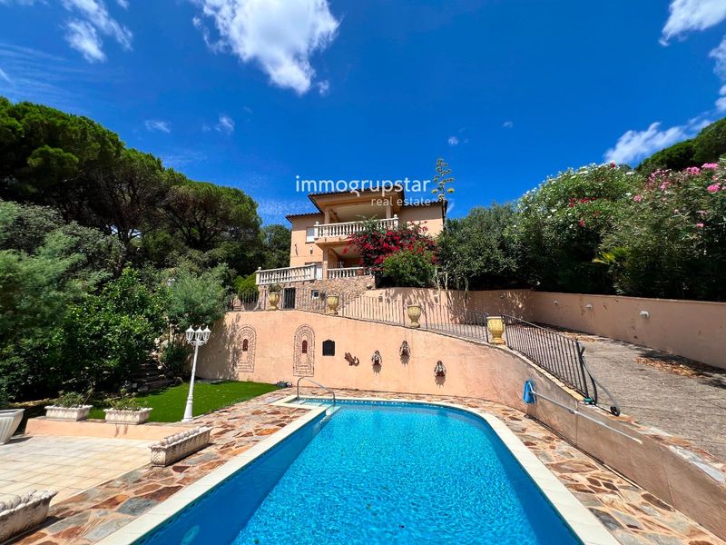 Chalet Independiente en venta Santa Cristina D