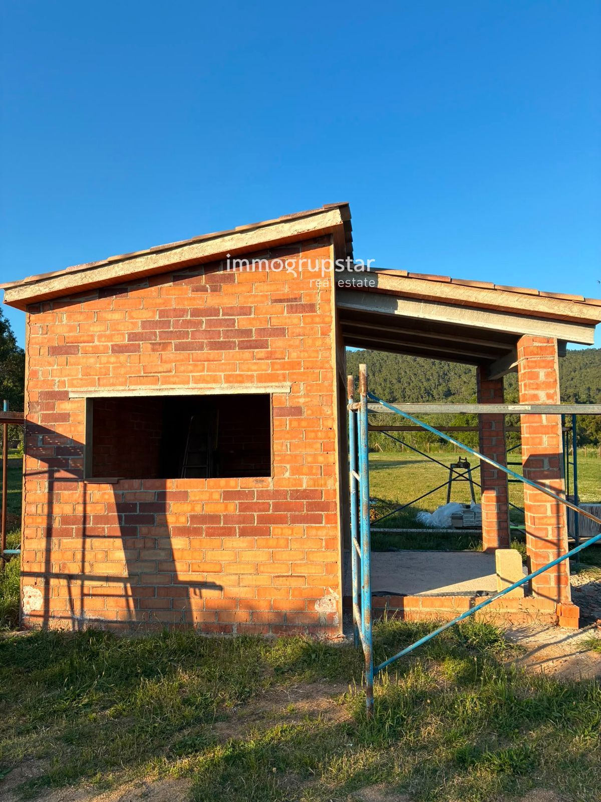 Parcela rústica de 4.000 m² con una construcción de 10 m² más poche de 5 m² ,pozo y luz en Calonge — totalmente plana, vallada. - Foto 16