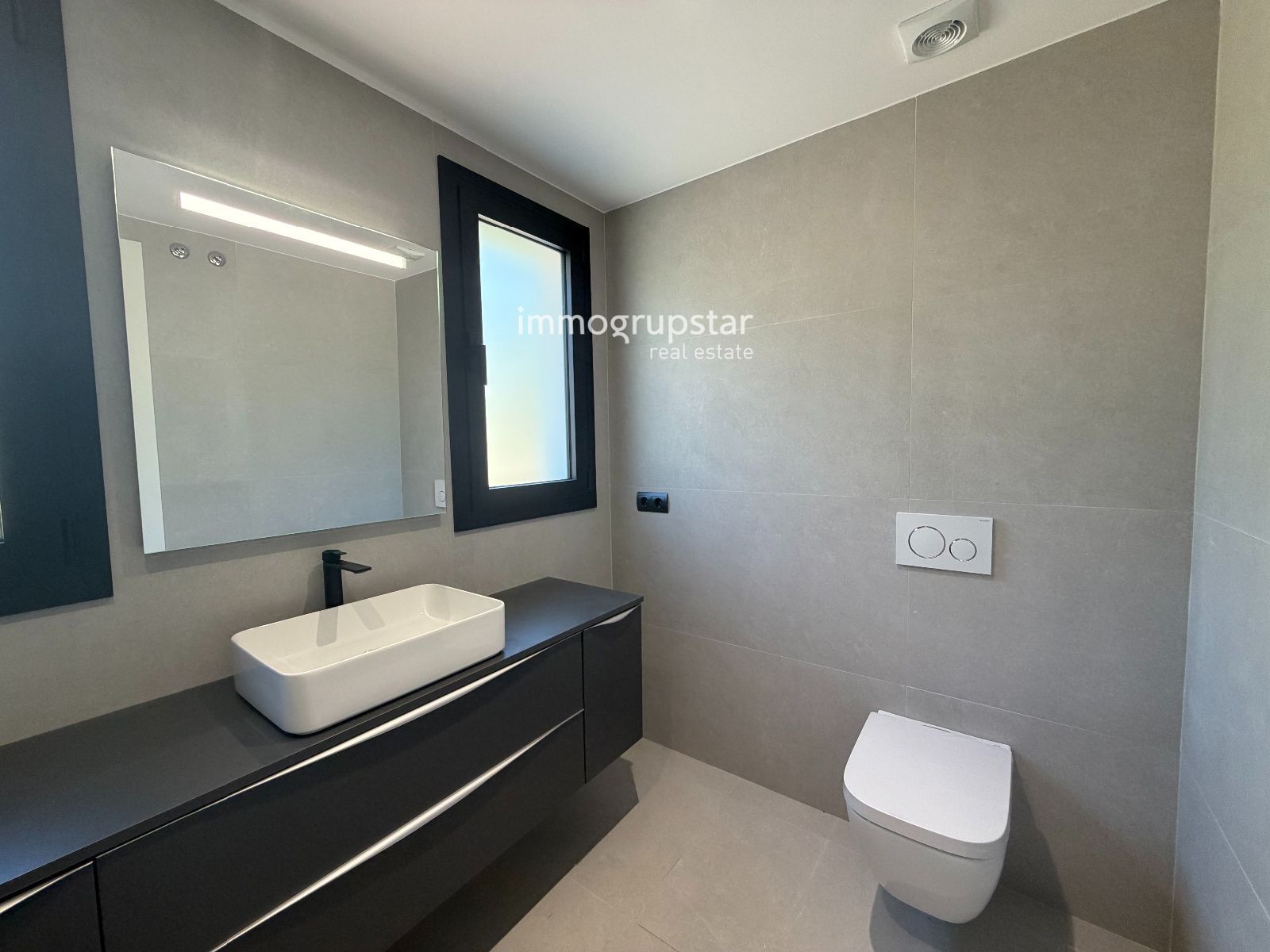 Exclusiva casa de obra nueva con vistas al casco antiguo de Calonge - Foto 26
