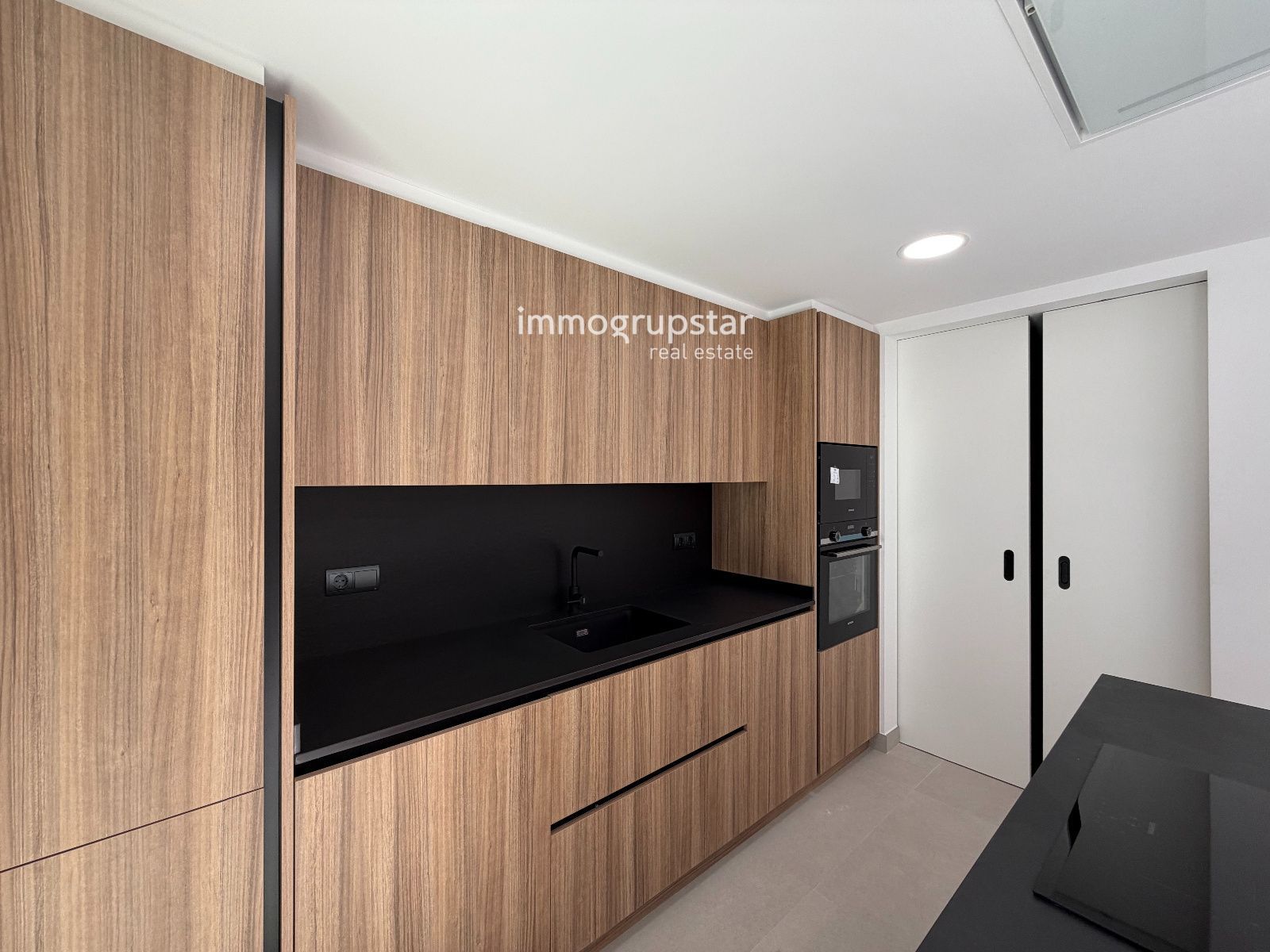 Exclusiva casa de obra nueva con vistas al casco antiguo de Calonge - Foto 13