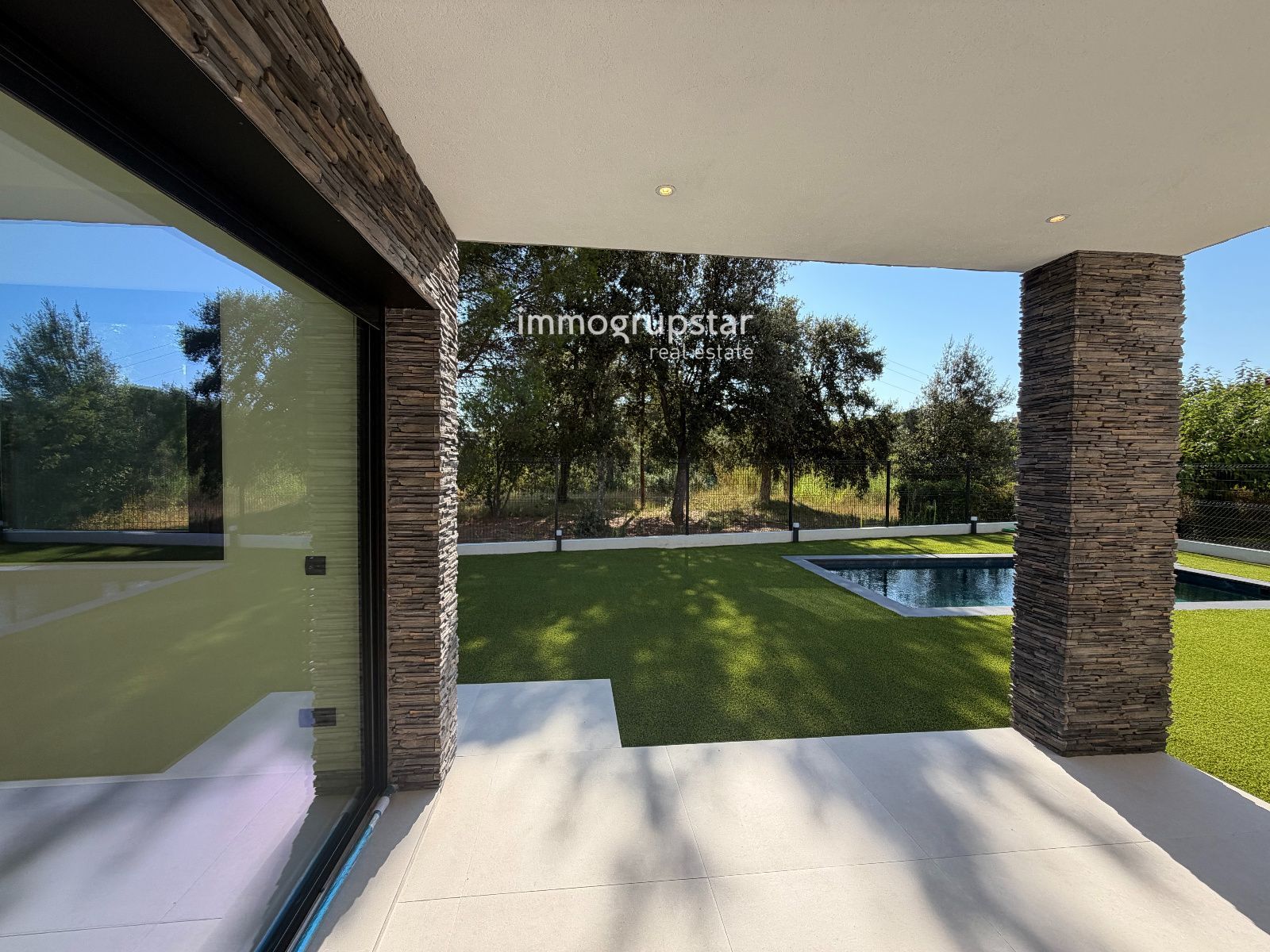 Exclusiva casa de obra nueva con vistas al casco antiguo de Calonge - Foto 14