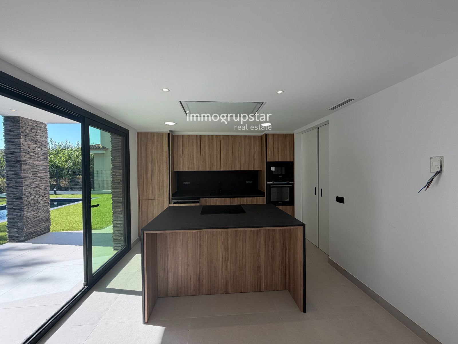 Exclusiva casa de obra nueva con vistas al casco antiguo de Calonge - Foto 11