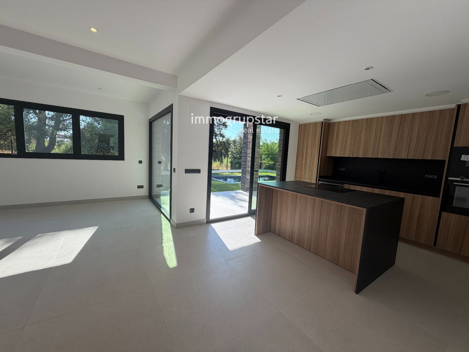 Exclusiva casa de obra nueva con vistas al casco antiguo de Calonge - Foto 10