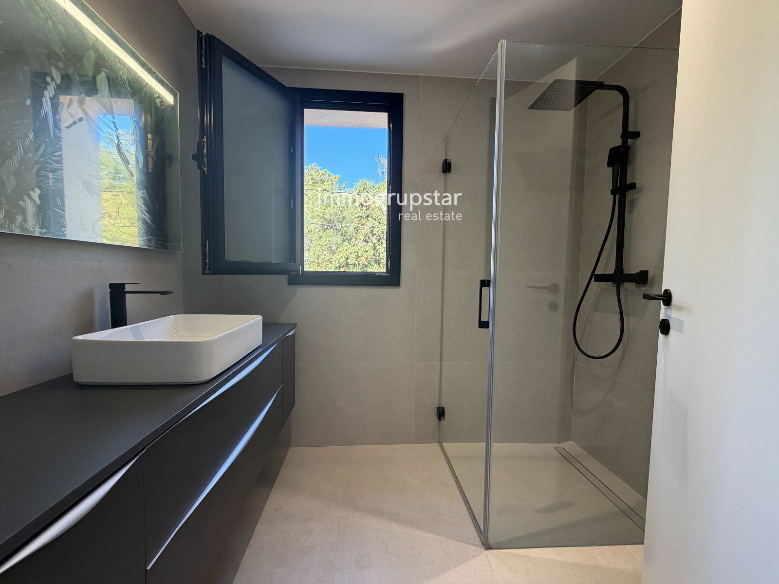 Exclusiva casa de obra nueva con vistas al casco antiguo de Calonge - Foto 31