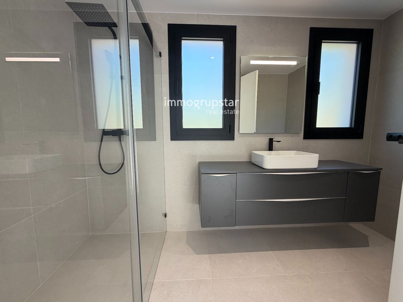 Exclusiva casa de obra nueva con vistas al casco antiguo de Calonge - Foto 27
