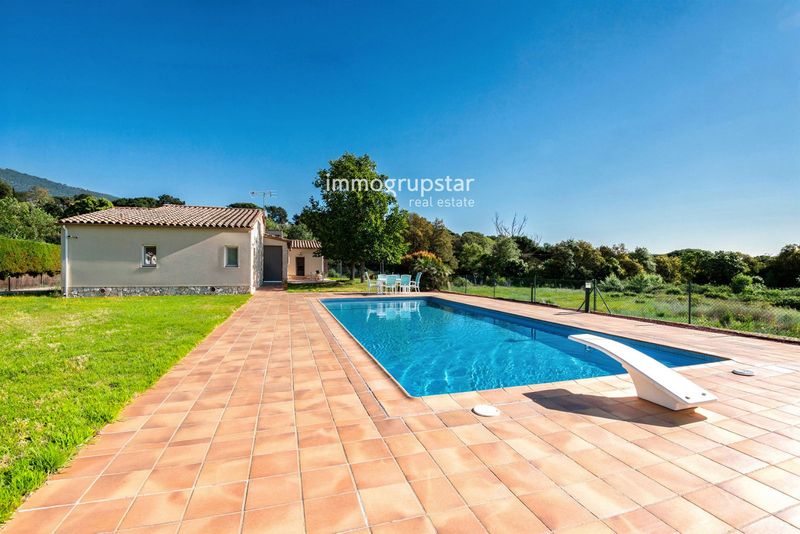 Chalet Independiente en venta Santa Cristina D