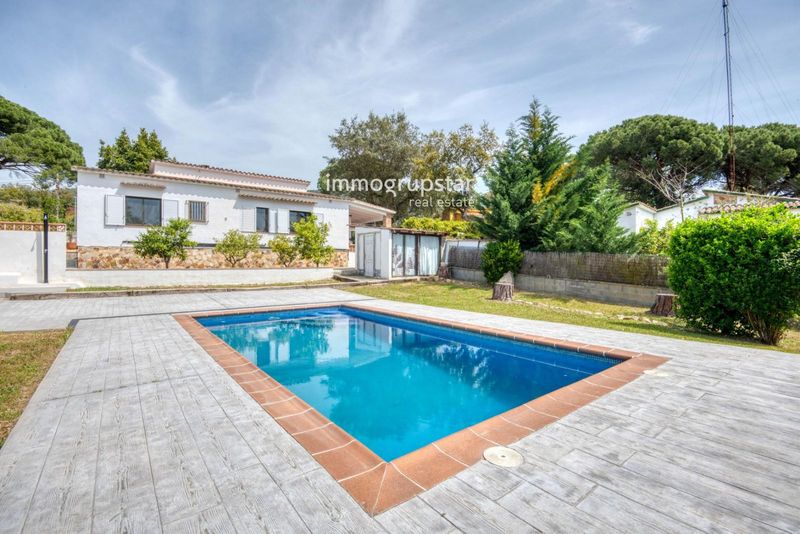 Chalet Independiente en venta Santa Cristina D