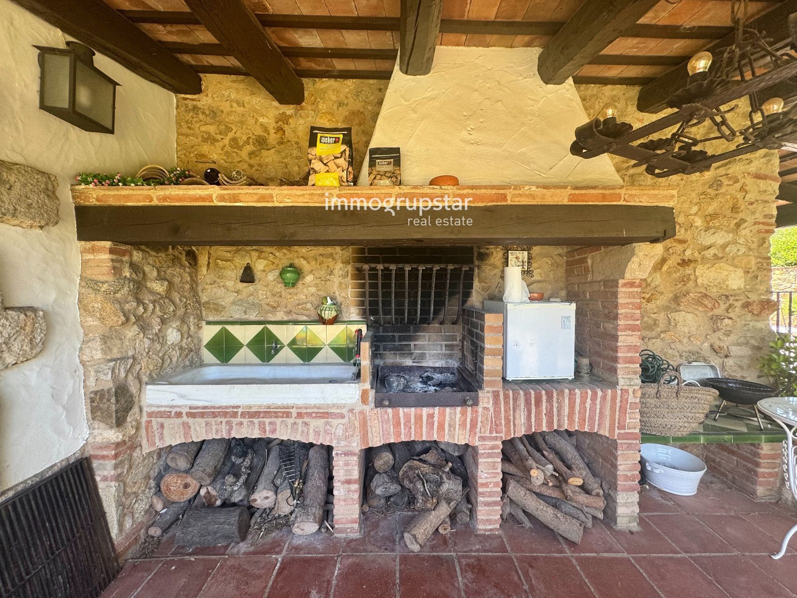 Masía histórica con piscina y terreno - Foto 8