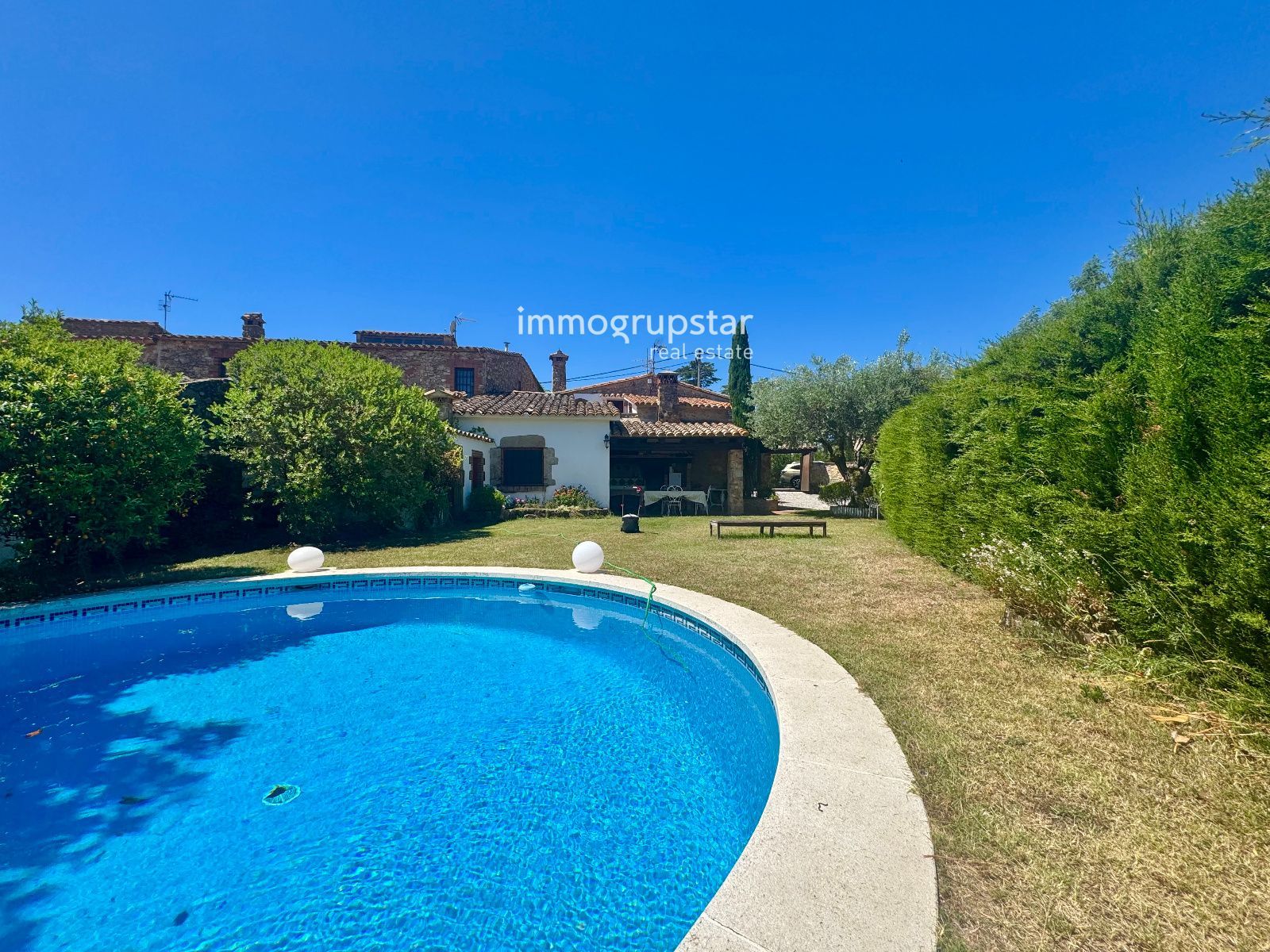Masía histórica con piscina y terreno - Foto 5