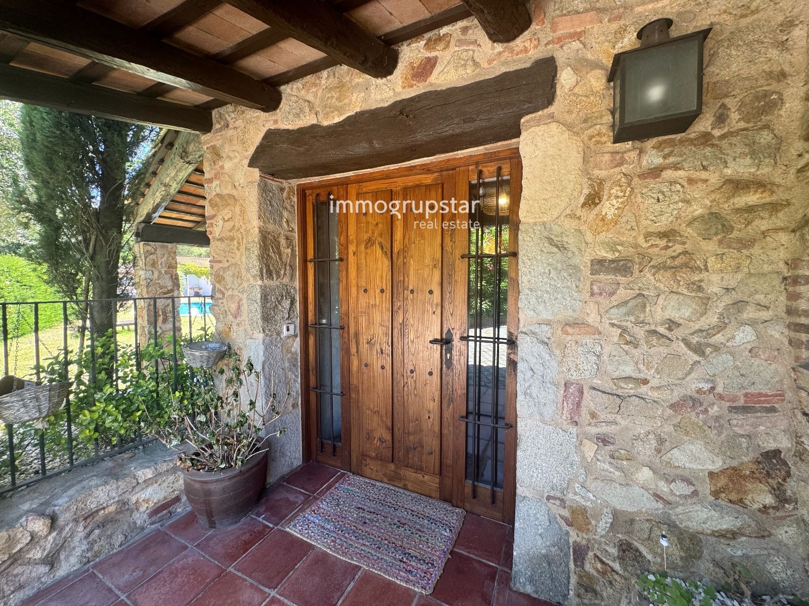 Masía histórica con piscina y terreno - Foto 10