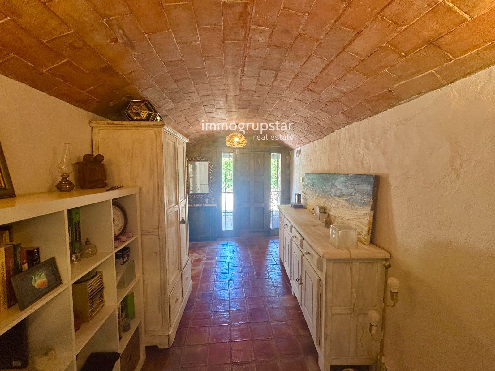Masía histórica con piscina y terreno - Foto 11