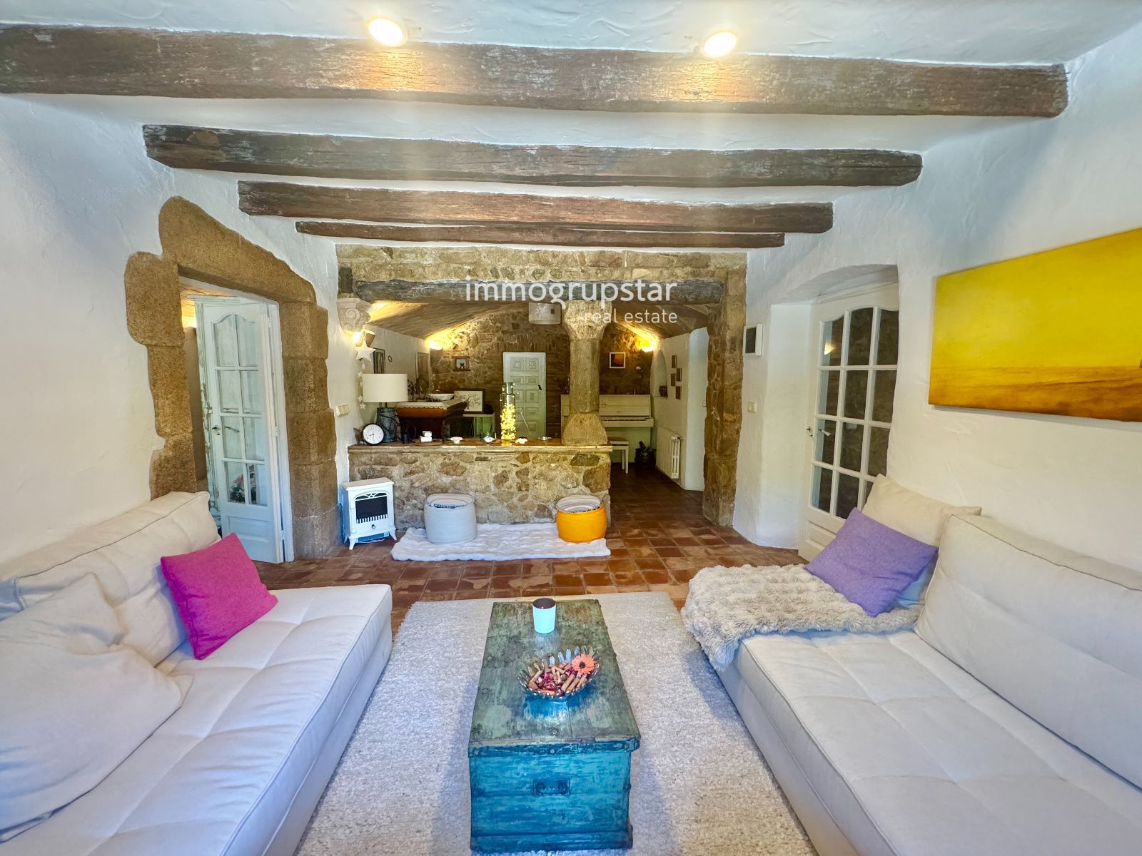 Masía histórica con piscina y terreno - Foto 12