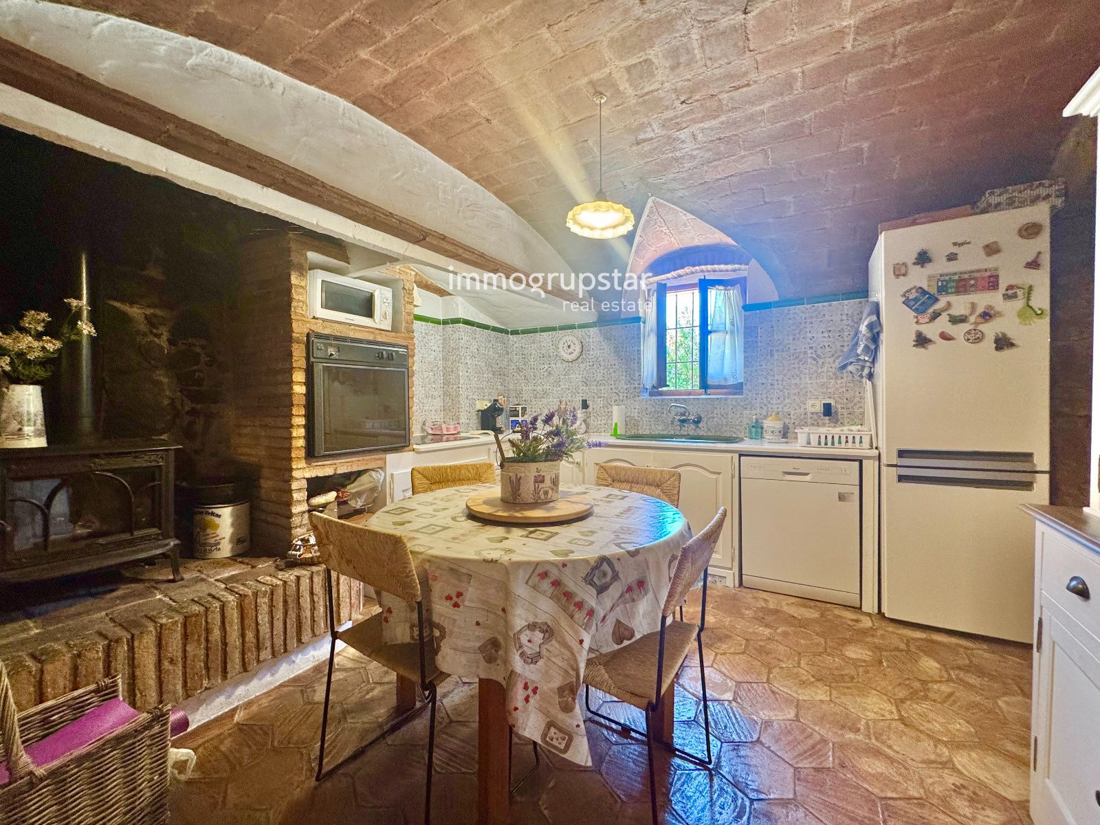 Masía histórica con piscina y terreno - Foto 15