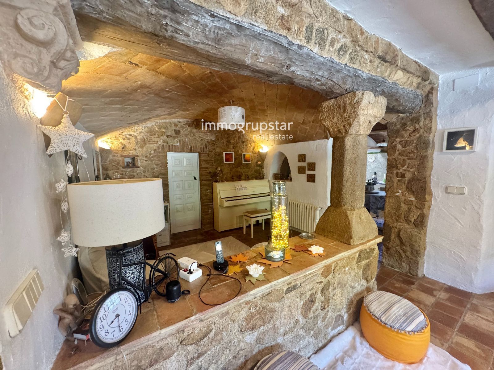 Masía histórica con piscina y terreno - Foto 13