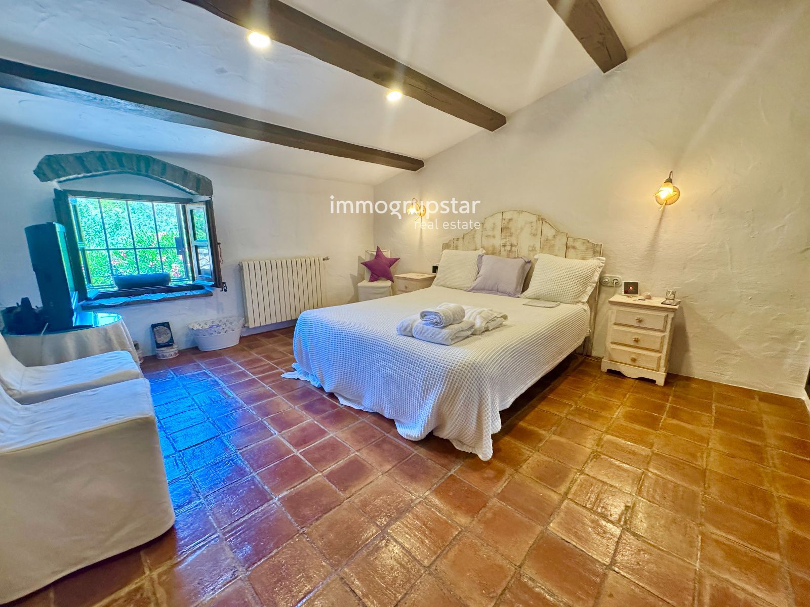Masía histórica con piscina y terreno - Foto 16