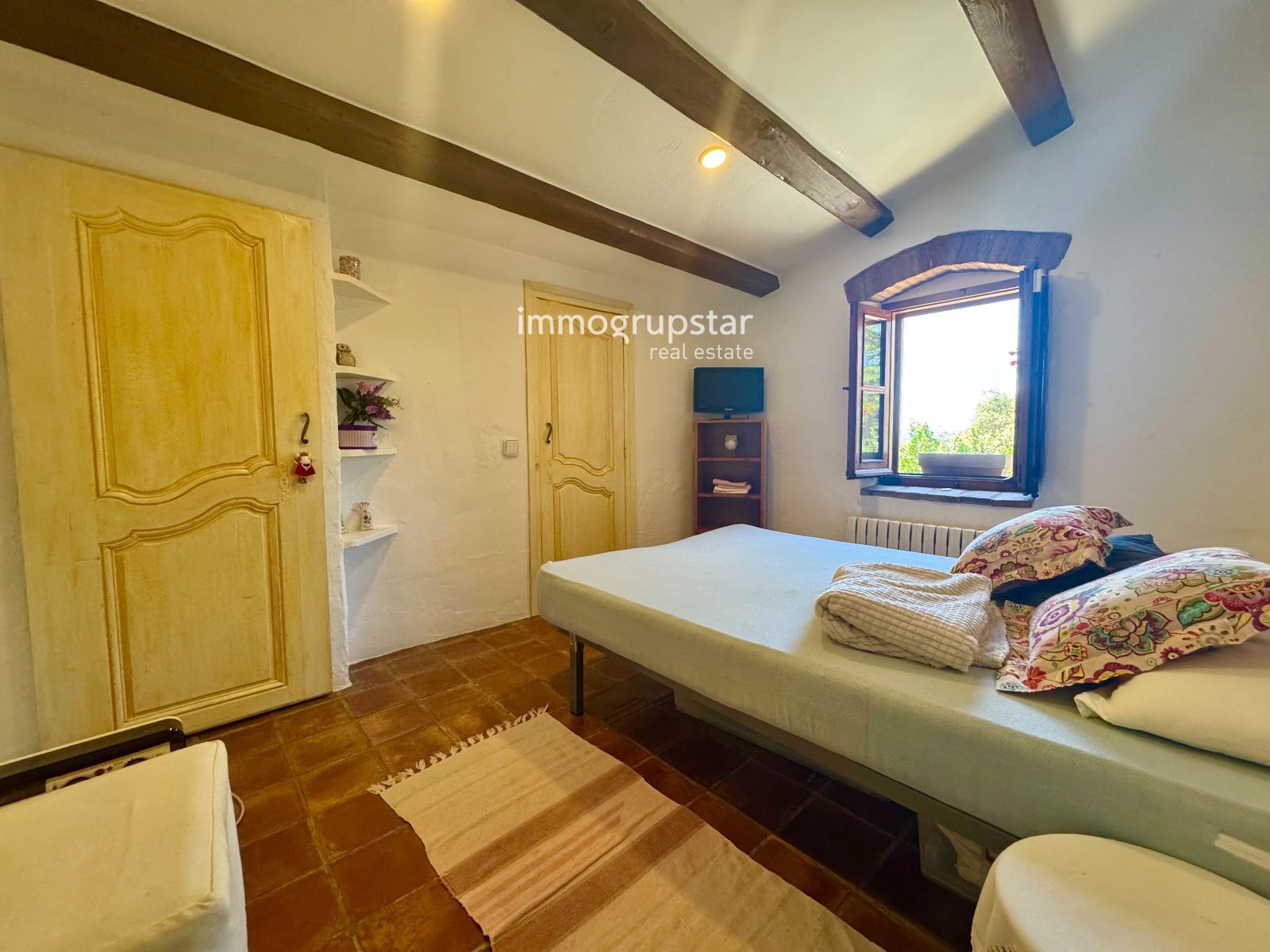 Masía histórica con piscina y terreno - Foto 20