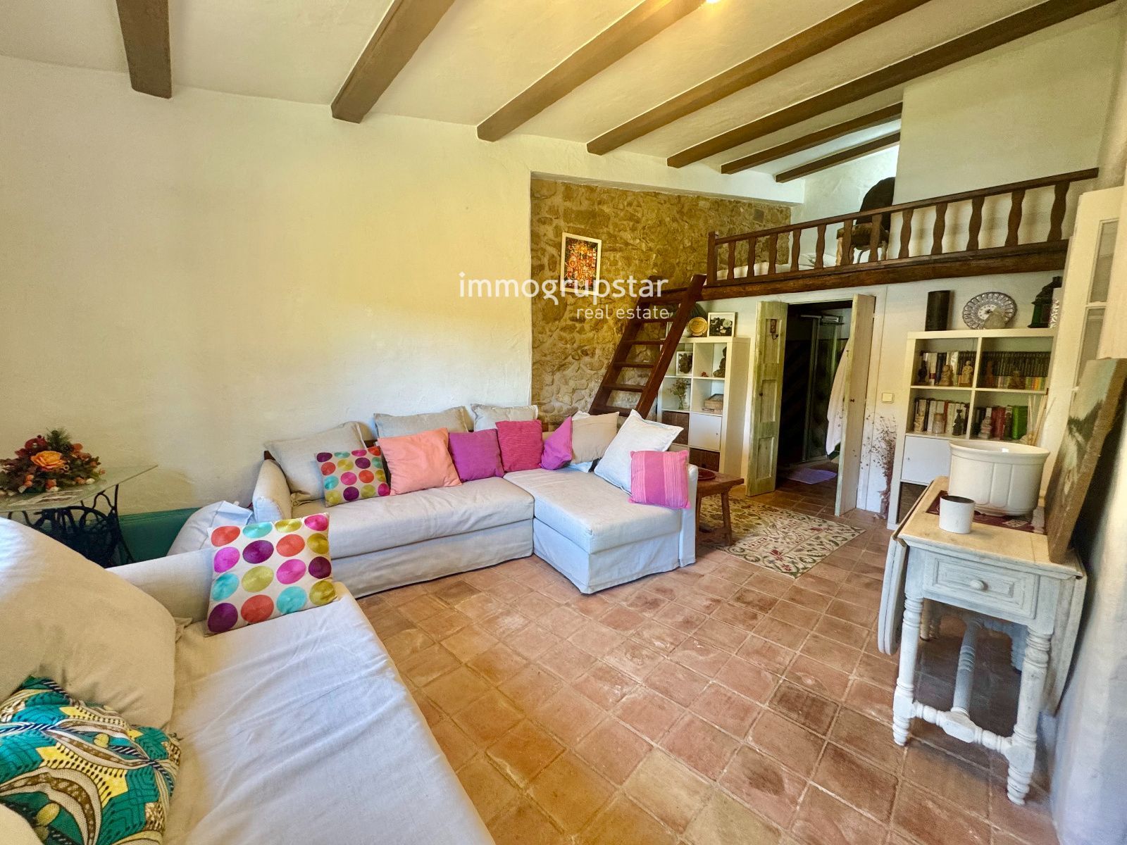Masía histórica con piscina y terreno - Foto 22