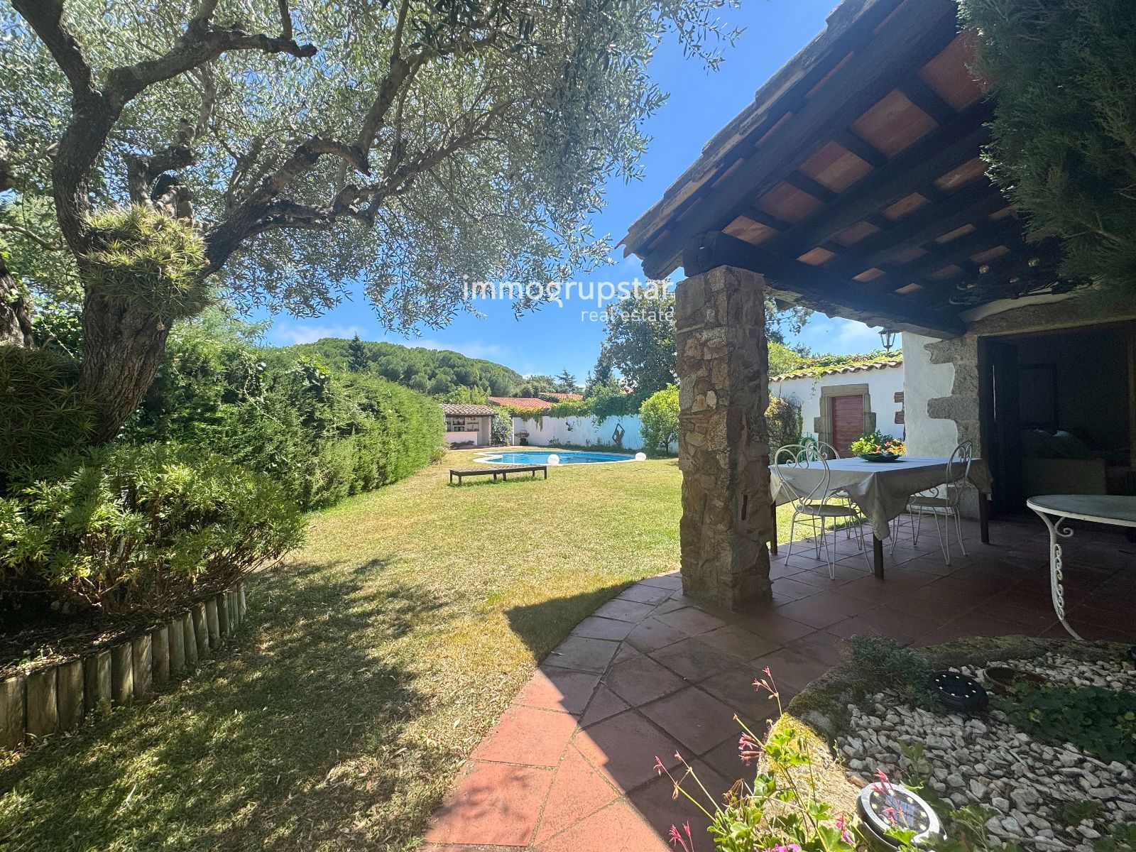 Masía histórica con piscina y terreno - Foto 3