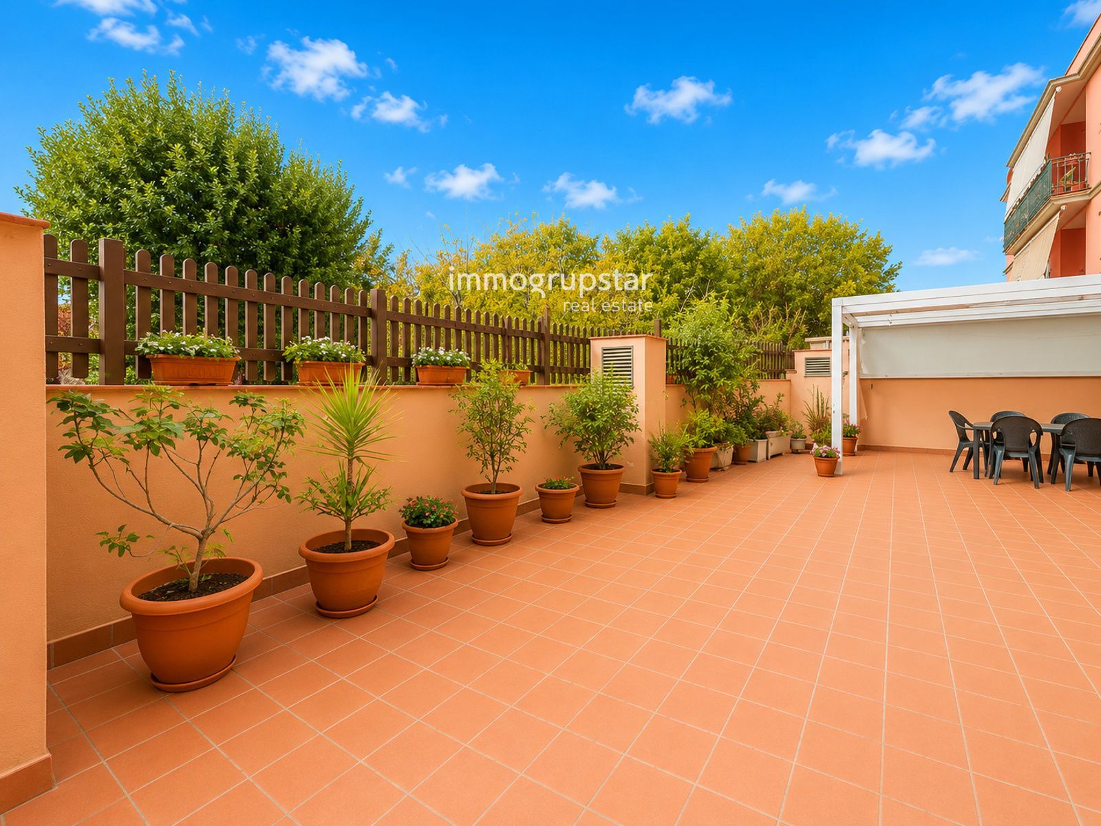 Apartamento de 146m², terraza de 90m² ,parking a tan solo a 7 minutos de la playa y del centro en Sant Feliu de Guíxols. - Foto 2