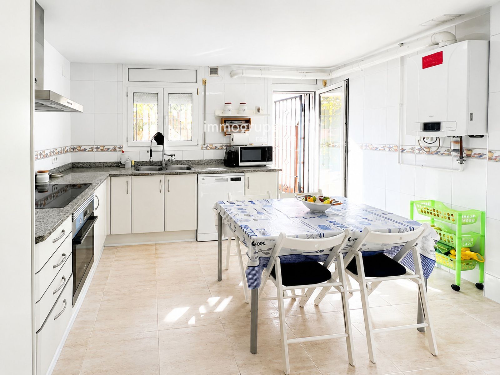 Apartamento de 146m², terraza de 90m² ,parking a tan solo a 7 minutos de la playa y del centro en Sant Feliu de Guíxols. - Foto 7