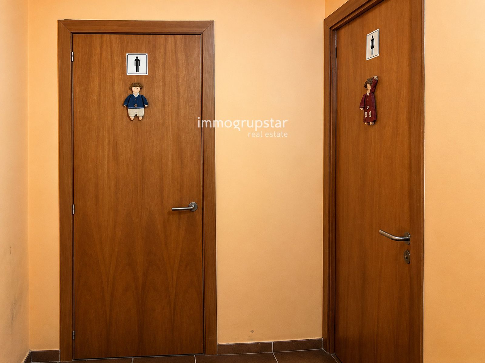 Amplio local comercial con salida de humos en el centro de Palamós - Foto 8