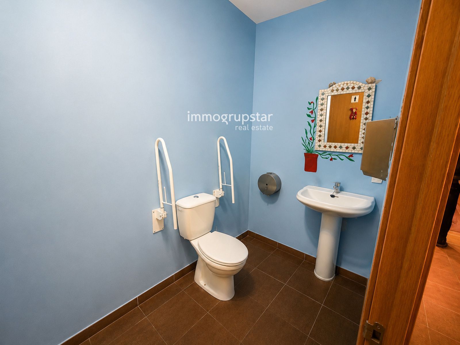 Amplio local comercial con salida de humos en el centro de Palamós - Foto 10