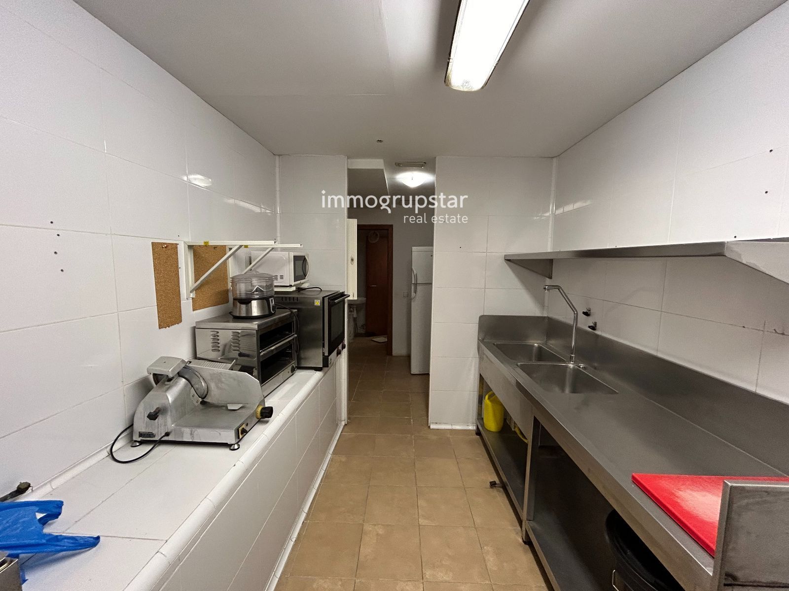 Amplio local comercial con salida de humos en el centro de Palamós - Foto 7