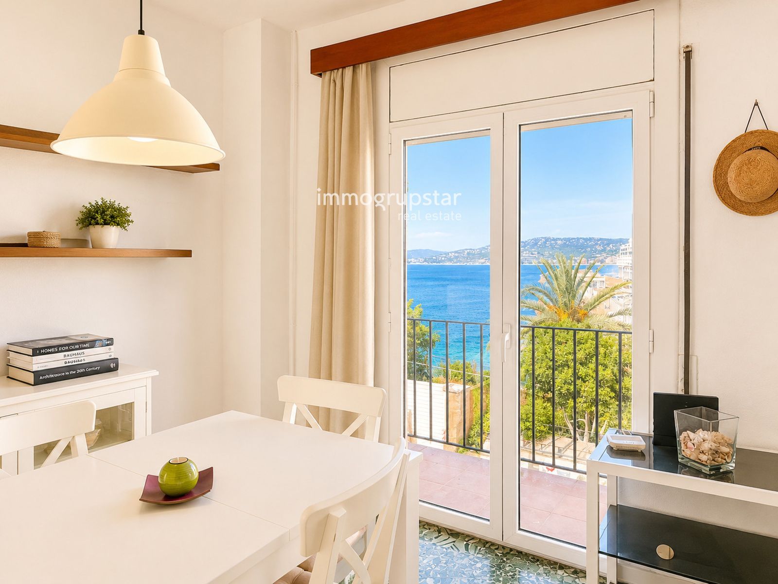 Exclusivo apartamento con terraza, garaje y vistas en Palamós - Foto 2