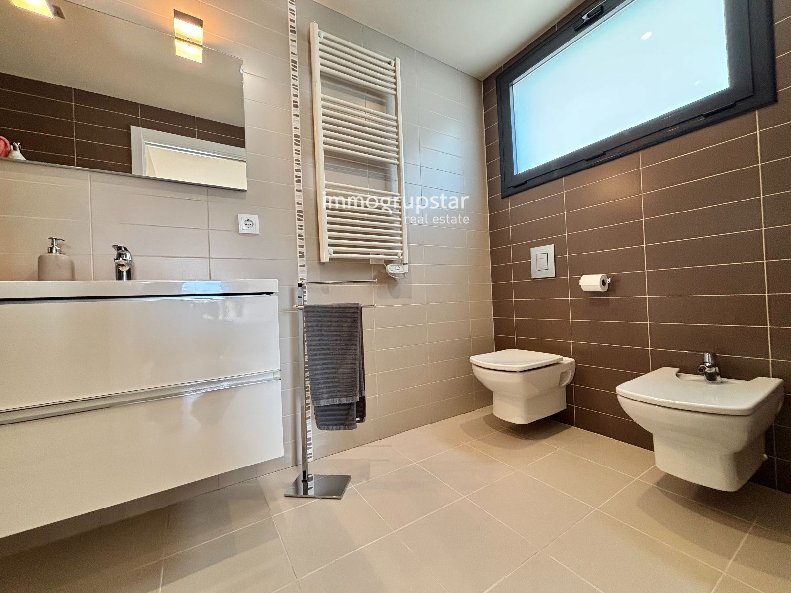Villa moderna de una planta con piscina - Foto 23