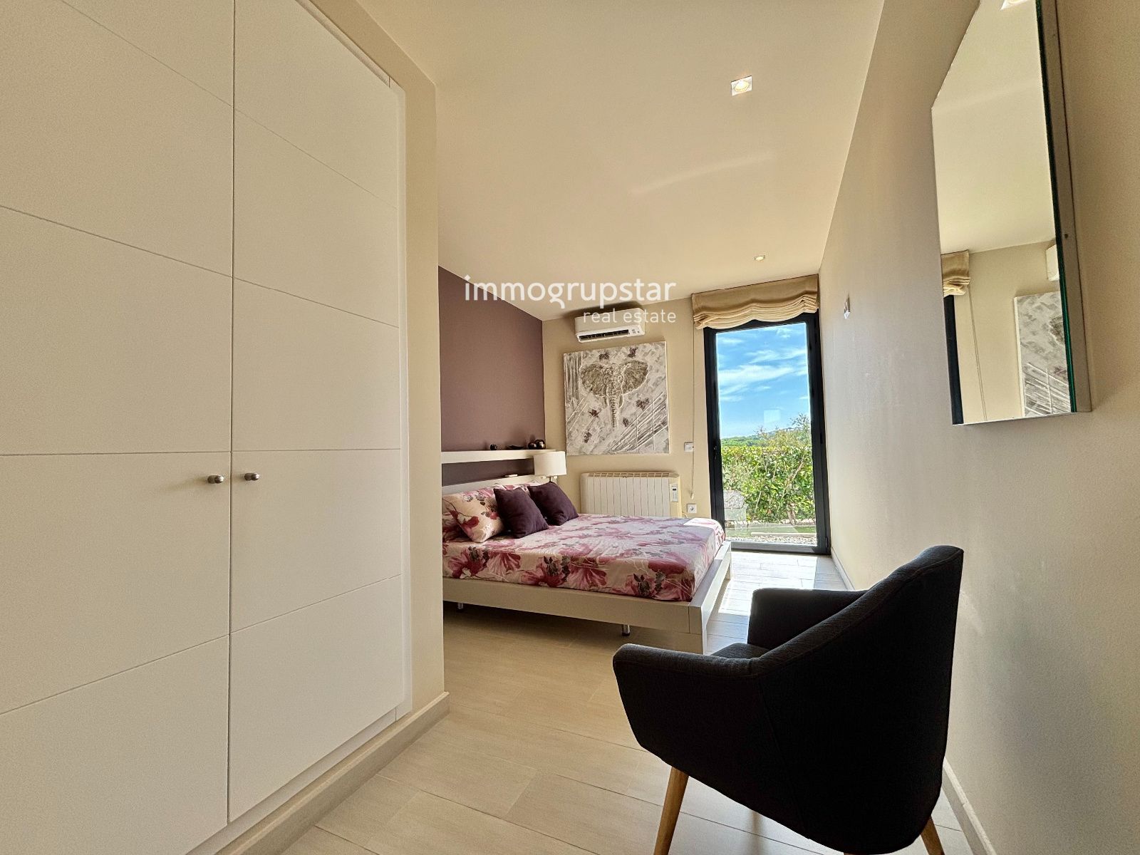Villa moderna de una planta con piscina - Foto 18