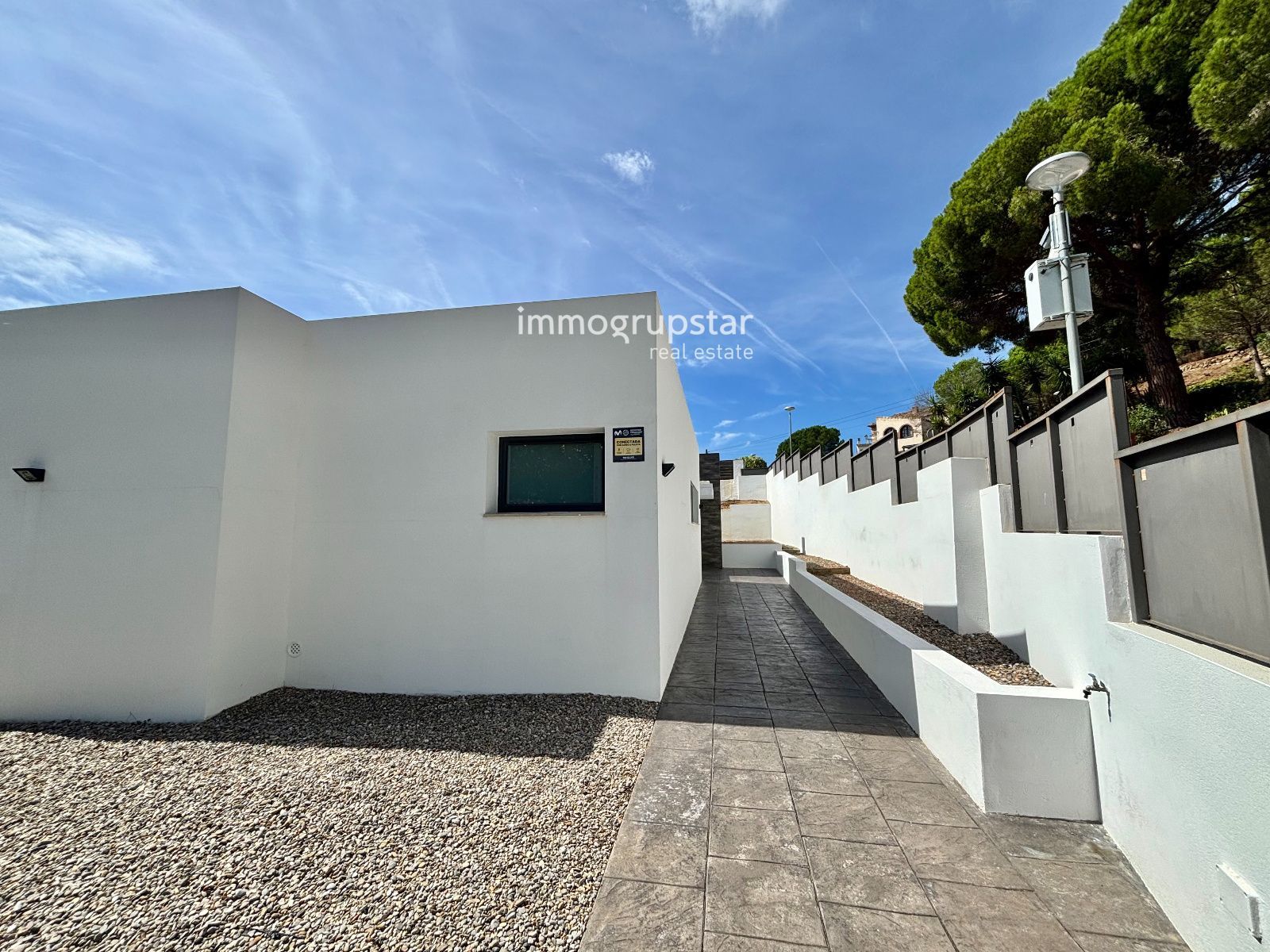 Villa moderna de una planta con piscina - Foto 32