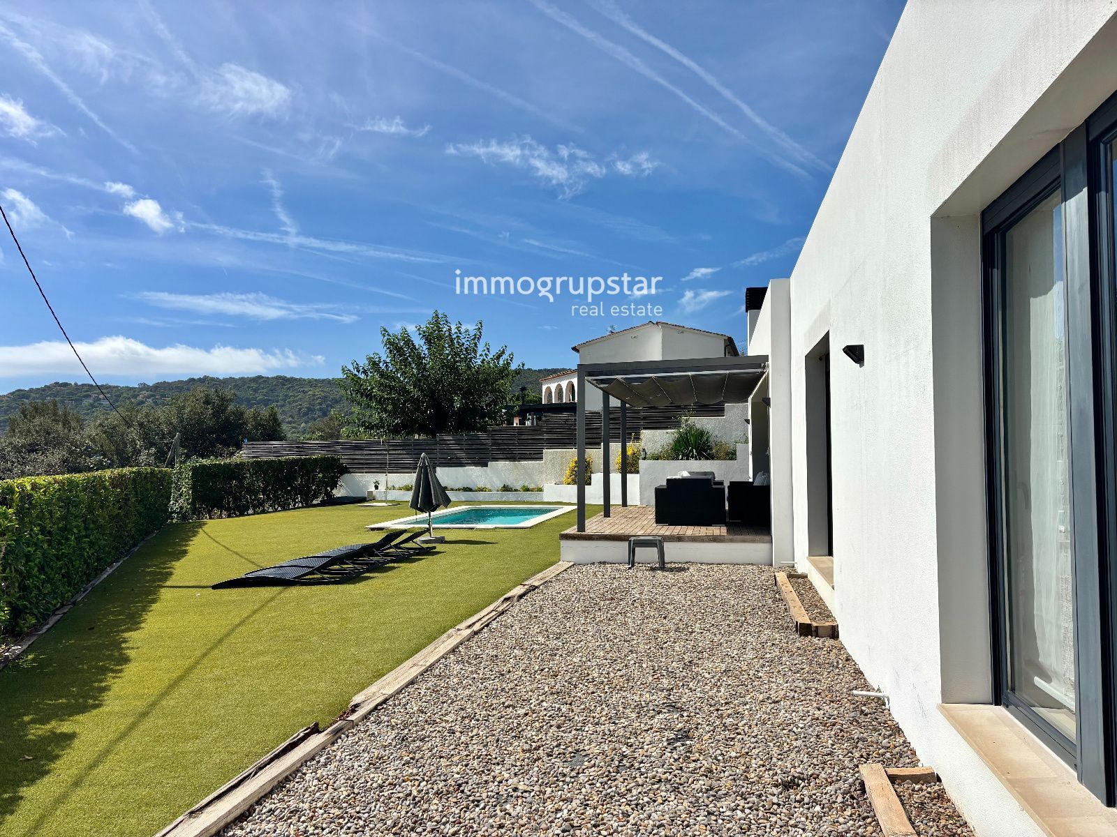 Villa moderna de una planta con piscina - Foto 6