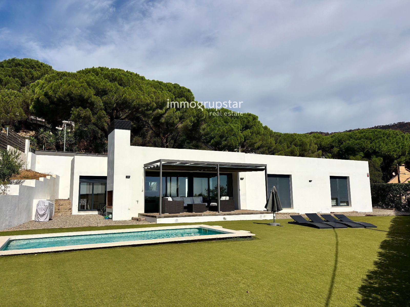 Villa moderna de una planta con piscina - Foto 3